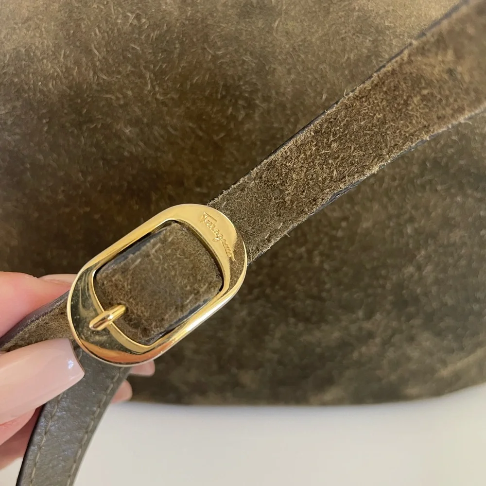 Auth VTG FERRAGAMO Green Suede Crossbody Bag - Picture 4 of 11